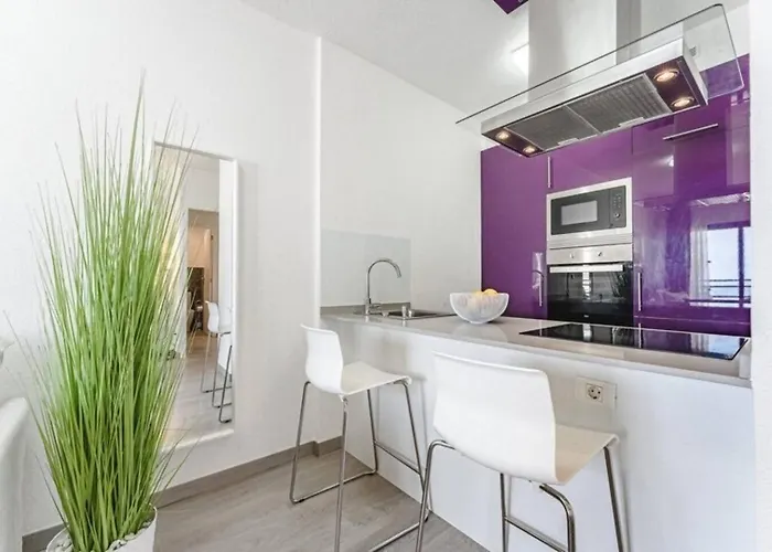 Апартаменти Luxurious And Spacious Адехе